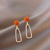 Pendientes retro vintage de la época medieval, de entrada de nicho, de lujo, de alta gama, de moda, estilo cortesano, elegantes pendientes de perlas.
