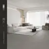 Piso de Madera Compuesta Reforzada con Microcemento Sala de Exposición Uso Doméstico y Comercial Piso Estilo Wabi-Sabi Crema Resistente al Agua y al Desgaste Piso de Madera