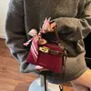 Bolso Retro para Mujer 2025 Nuevo Modelo Nicho Versátil de Alta Gama para Hombro Cruzado para Viajes Diarios y Salir