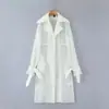 Popular Vestido Camisa Ligero y Etéreo de Corte Ajustado con Cárdigan Transparente de Manga Larga Superpuesto sobre un Sexy Abrigo Largo Protector Solar