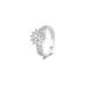 Anillo de Lujo Ligero Xuping Jewelry Incrustado con Gemas Artificiales, Anillo de Copo de Nieve de Aleación de Cobre Chapado en Blanco, Venta al por mayor de Anillos Transfronterizos Europeos y Americanos