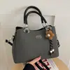 Bolsa de mão ins elegante de alta qualidade, bolsa de ombro e crossbody, novo estilo vintage 2026, bolsa tipo saco popular para o dia a dia para mulheres