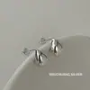 Brincos de Prata Esterlina S925 em Formato de Gota d'Água para Mulheres, Design de Nicho com Estilo Minimalista de Alta Qualidade, Superfície Lisa, Brincos de Pino Simples