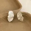 Pendientes irregulares de hoja mate con textura de línea retorcida de alta gama, modernos y únicos, para mujer, accesorios versátiles para las orejas de uso diario