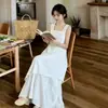 Nuevo vestido camisola blanco de estilo francés para mujer 2026, un diseño de verano chic y único con una silueta larga y elegante