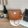 Este año, los bolsos de axila están de moda. Aquí tienes algunos estilos nuevos de bolsos para mujer de 2023: bolsos de cadena a la moda y versátiles para el hombro, y bolsos tipo cubo únicos