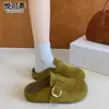 Mules de couro legítimo com sola grossa, bico fechado, estilo retrô, para mulheres, novo modelo outono 2026, sapatos casuais de sola macia estilo Birkenstock