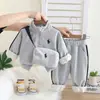 2026 Ropa de Otoño e Invierno para Bebé Niño Conjunto con Felpa Nuevo Elegante para Bebés Niños Niñas Sudadera de Invierno Conjunto de Dos Piezas Venta al por Mayor
