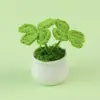 Flores Artificiales Simuladas Hechas a Mano Terminadas Trébol de Cuatro Hojas Planta Pequeña en Maceta Flores de Lana Tejidas Adornos Pequeños para el Hogar, Oficina, Coche