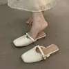 Encuentro de Primera Temporada Marrón Francés Retro Encaje Elegantes Mocasines sin Cordones para Mujer, Verano 2026 Ropa para Exteriores