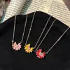 Novo Colar Popular de Margarida Rosa da Xiaohongshu para Mulheres, Tendência e Cool, Mesmo Estilo do G-Dragon, Corrente Clavicular de Design de Alta Qualidade