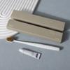 Serie Natural Papel de Fibra Caja de Cartón Desechable con Pasta de Dientes y Cepillo de Dientes Set de Artículos de Tocador para Habitaciones de Hotel, Personalizable con Logo