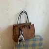 Bolsa Feminina 2026 Novo Estilo Fashionável Textura Simples Bolsa de Mão Bolsa de Ombro Versátil para o Dia a Dia Moda Feminina Bolsa de Ombro