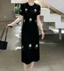 26 Vestido de Punto Elegante con Cuello Polo y Bordado Floral para Mujer, Verano, Corte Holgado, Adelgazante, Elegante Vestido Francés de Longitud Media