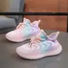Zapatos de Coco para Niños 2026 Primavera y Verano Nuevo Estilo Tenis de Malla Estilo Coreano para Niñas Zapatos Casuales Transpirables de Tejido Volador para Niños