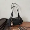 Bolsa de Almohada de Mano Retro Escarchada 2026 Otoño/Invierno Nueva Versátil para Viajar al Trabajo Bolso de Hombro Casual Simple Boston Bag