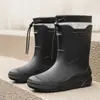 Botas de lluvia de moda transfronterizas para hombre, para exteriores, combinan con todo, impermeables, zapatos de pesca, antideslizantes, zapatos de goma para cocina, suela gruesa, resistentes al desgaste, botas de lluvia para hombre