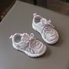 Otoño 2026 Nuevo Estilo Coreano de Moda Versátiles de Malla Suela Suave Antideslizantes de Velcro Tenis para Niños y Niñas
