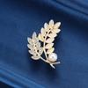 Broche de alta qualidade corsage estilo Chanel pino de casaco fivela de cardigã temperamento feminino luxo elegante simples acessórios de pérola artificial