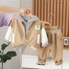 Traje de niño primavera y otoño 2024 nuevo conjunto de tres piezas de cachorro con espalda en T a rayas para bebé niño ropa infantil moda