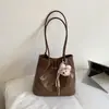 Bolsa tote de nicho da moda para mulheres, novo modelo de verão 2026, bolsa de ombro de grande capacidade, versátil para o trabalho, bolsa de mão grande