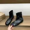 Zapatos de pezuña de cerdo con punta dividida y fondo plano botas de tobillo negras botas para mujer 2026 adelgazantes marrones con faldas primavera y otoño botas sencillas