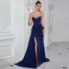 Exclusividad transfronteriza: Elegante vestido de noche ajustado al cuerpo, con abertura alta y cola larga, adornado con pedrería, perfecto para fiestas, banquetes y eventos de cóctel
