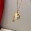 ¡Artesanía de Alta Resistencia! Collar Colgante de Gorro de Navidad en Oro Cepillado con Diamantes Brillantes y Cuentas de Estrella, Cadena Elegante de Suéter para Mujer Otoño e Invierno