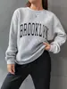 Conjunto de Moletom Feminino com Capuz Duas Peças Pulôver com Estampa de Letras 1898 Brooklyn Versátil