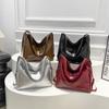 Bolso Retro de Superficie Suave de Gran Capacidad para Mujer Otoño Invierno 2024 Nueva Llegada Bolso de Hombro Textiles de Moda Comercio Exterior Mochila para Viajes