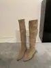 Botas de salto grosso com bico fino acima do joelho, botas plataforma, botas femininas, outono e inverno de 2026, botas longas marrons Maillard justas