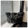 2025 Moda de Algodón de Color Puro y Textura Sencilla para Mujer con Hilo Bordado Otoño Nuevo Estilo Bolso Cruzado para el Hombro y la Axila de Viaje