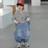 Conjunto de Três Peças de Colete Jeans para Meninos Primavera e Outono Estilo Coreano Roupa Estilosa e Descolada Infantil para Meninos Jovens