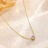 Acessórios de Verão Femininos, Corrente para Clavícula de Luxo Leve Não Desbota, Novo Design Colar com Pingente de Diamante de 6 Garras de Alto Padrão Nicho, Cor Dourada