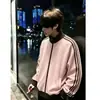 Chaqueta de punto gofrado con tres rayas estilo retro americano, sudadera cárdigan de otoño para hombre estilo universitario, chaqueta de béisbol elegante y genial con cuello alto
