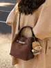 Bolso de Hombro Versátil de Alta Gama Bolso de Mano para Mujer 2026 Nuevo Bolso Cubo Retro Bolso Cruzado Simple de Otoño e Invierno