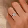 Anillo de Corazón con Diamantes Completo de Moda y Sencillo para Mujer, Lujo Ligero, Diseño Exquisito de Nicho, Temperamento de Alta Gama, Anillo Pulsera Versátil