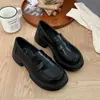 Mocasines negros de suela gruesa para mujer 2026 nuevo modelo estilo británico versátiles sin cordones suela blanda zapatos pequeños de piel con plataforma zapatos para uniforme JK