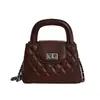 Bolsa Pequena Bordada Acolchoada para Mulheres 2026 Nova Verão Versátil Bolsa Transversal com Corrente Exquisite Super Popular Bolsa Quadrada Pequena de Mão