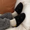 Pantuflas de algodón cálidas con sonrisas sencillas de estilo coreano, moda moderna, nuevas zapatillas de algodón de felpa con punta cubierta para interiores y el hogar, para mujer, invierno
