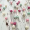 Bolas de lana decorativas hechas a mano de fieltro para colgar adornos para habitación de niños, tienda de ropa, decoración del hogar, colocación