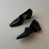 Sapatos de salto único retrô simples Chuyuji 2026, design estiloso e versátil, salto grosso, bico fino, novos mocassins de outono e inverno
