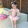Traje de baño de princesa para niñas Ropa de verano 2026 Estilo nuevo Traje de baño de una pieza con volantes de malla y lazo para niñas Traje de baño para bebé
