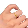 Anillo de Dedo Índice Exquisito Cepillado con Índice de Circonita Dorado Cobre Arena Dorada de Vietnam Anillo Noble de Alta Gama Sensación de Fortuna y Prosperidad Venta al por Mayor