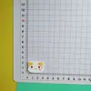 Nuevos Accesorios Acrílicos de Rilakkuma Abrazando Estrellas Venta al por Mayor Hechos a Mano DIY Pegamento de Crema Agujero para Zapatos Materiales para Cables de Datos
