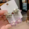 Brincos de Flores Frescas 2025 Novo Estilo Brilhantes Diamante Doce Florzinha Primavera e Verão Brincos Simples Populares Brincos Populares Brincos