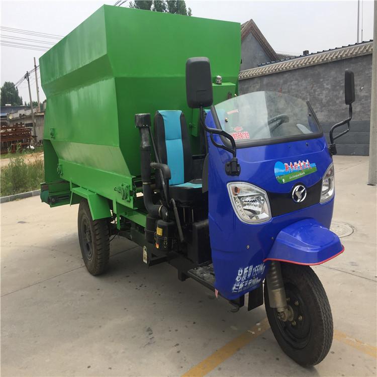 饲料撒料车