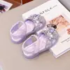 Sandálias de Princesa para Crianças 2026 Verão Novo Estilo Sapatos Individuais de Princesa Elsa para Meninas Sandálias Antiderrapantes para Bebês Sapatos de Cristal