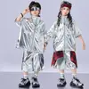 Disfraz de Performance Infantil para el Día del Niño: Traje de Robot IA Futurista para Actuaciones de Porristas, Baile Callejero y Baile de Jazz de Estudiantes de Primaria