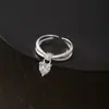 Anel Deslumbrante em Forma de Coração de Luxo Leve para Mulheres, Estilo Minimalista Cool, Anel Ajustável Versátil e Único, Anel da Moda para o Dedo Indicador
